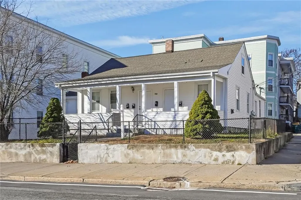 752 Social Street Woonsocket RI 02895
