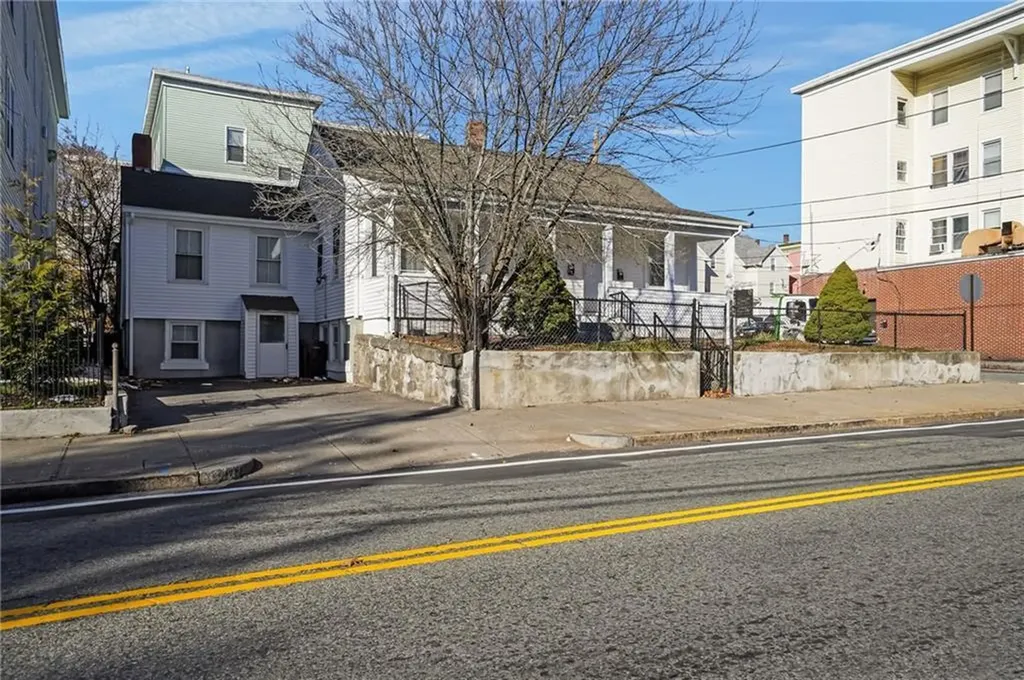 752 Social Street Woonsocket RI 02895