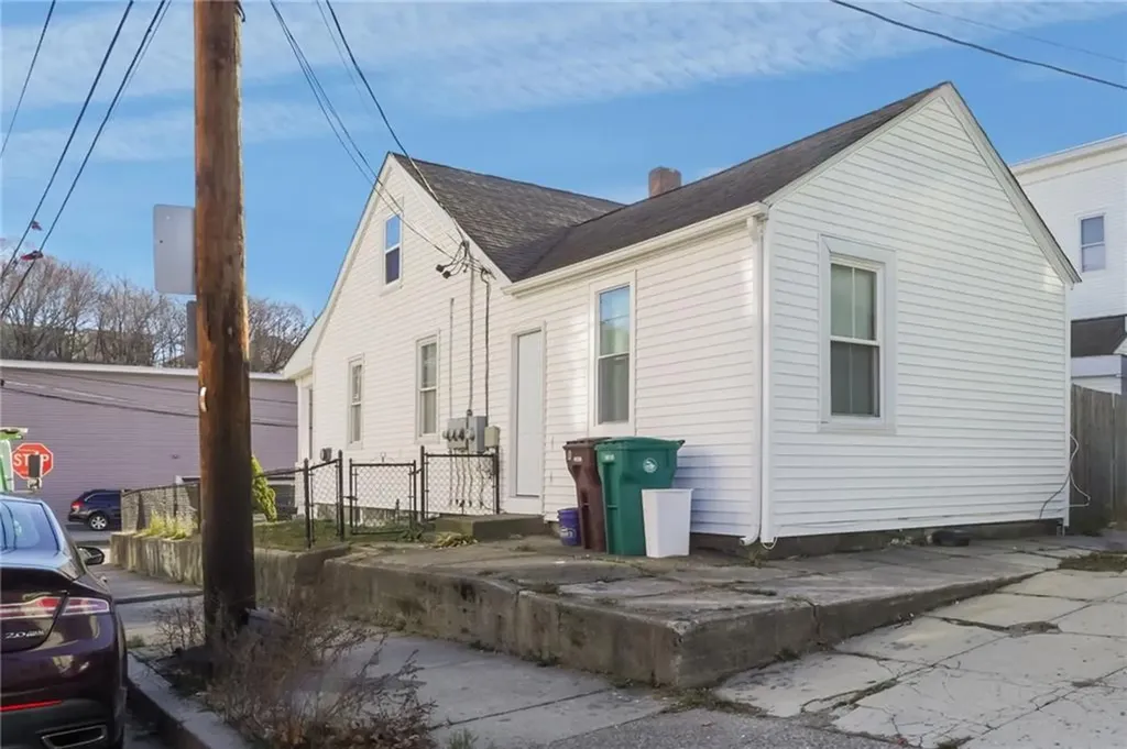 752 Social Street Woonsocket RI 02895