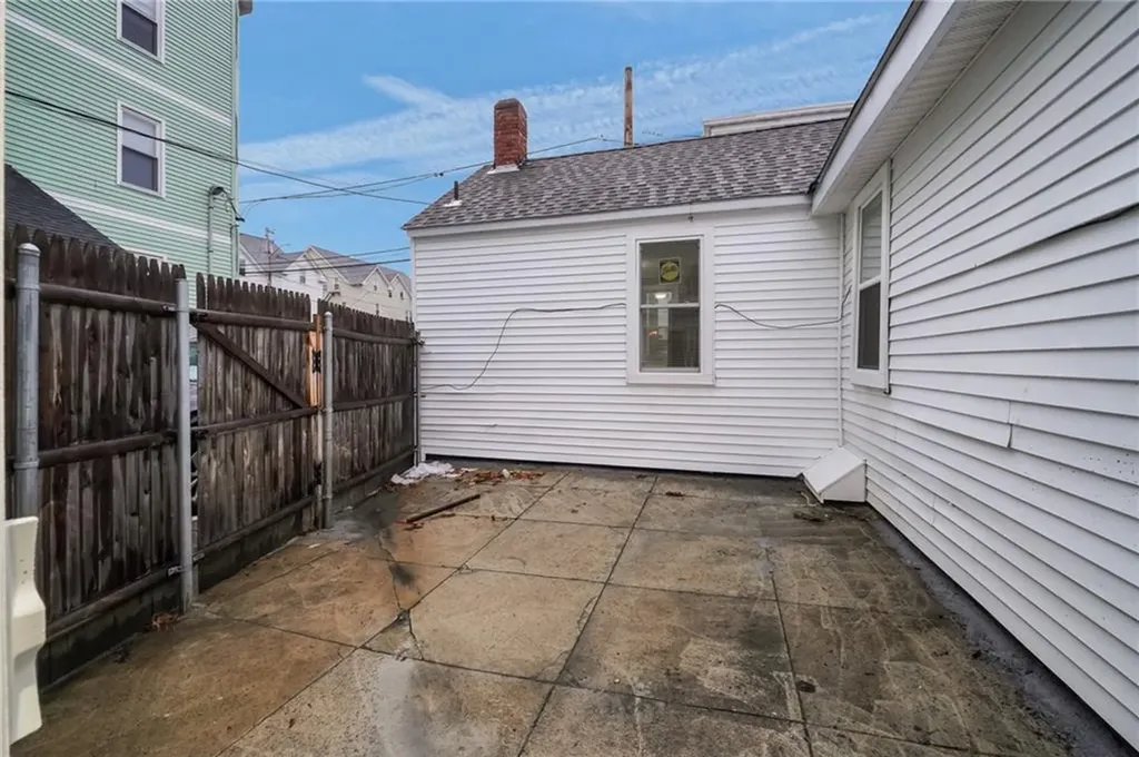752 Social Street Woonsocket RI 02895