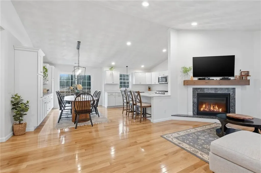 380 Ledge Road Coventry RI 02816