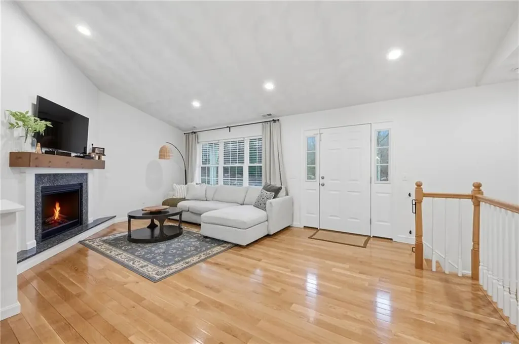 380 Ledge Road Coventry RI 02816