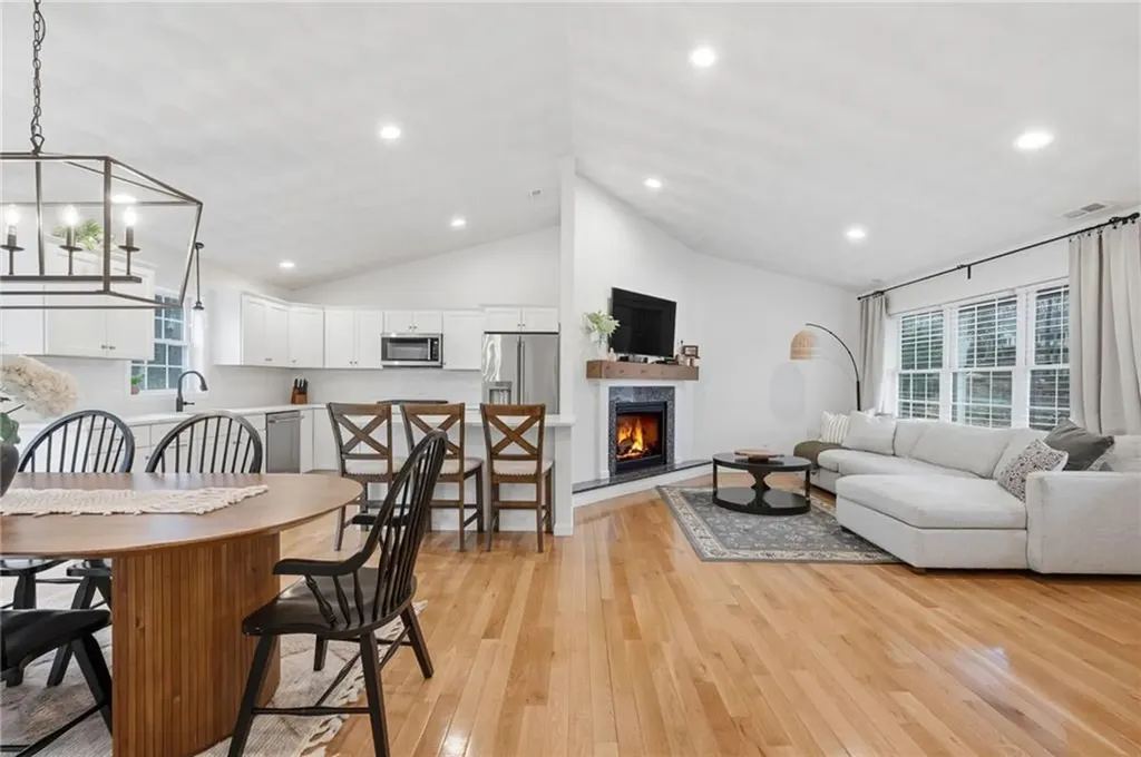 380 Ledge Road Coventry RI 02816