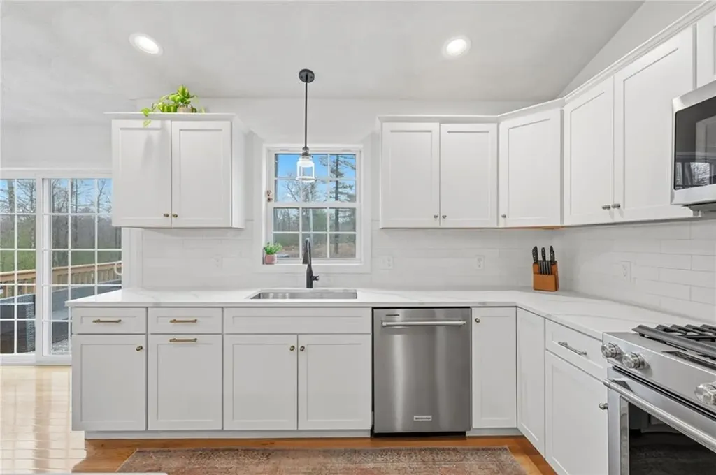380 Ledge Road Coventry RI 02816