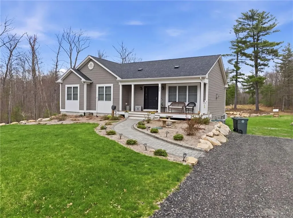 380 Ledge Road Coventry RI 02816