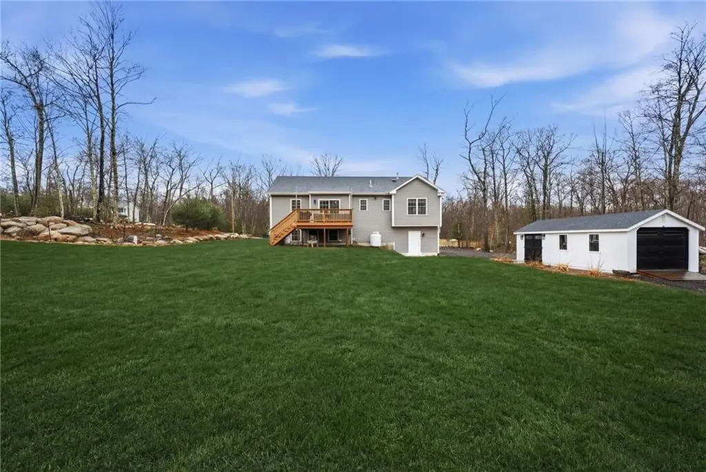 380 Ledge Road Coventry RI 02816