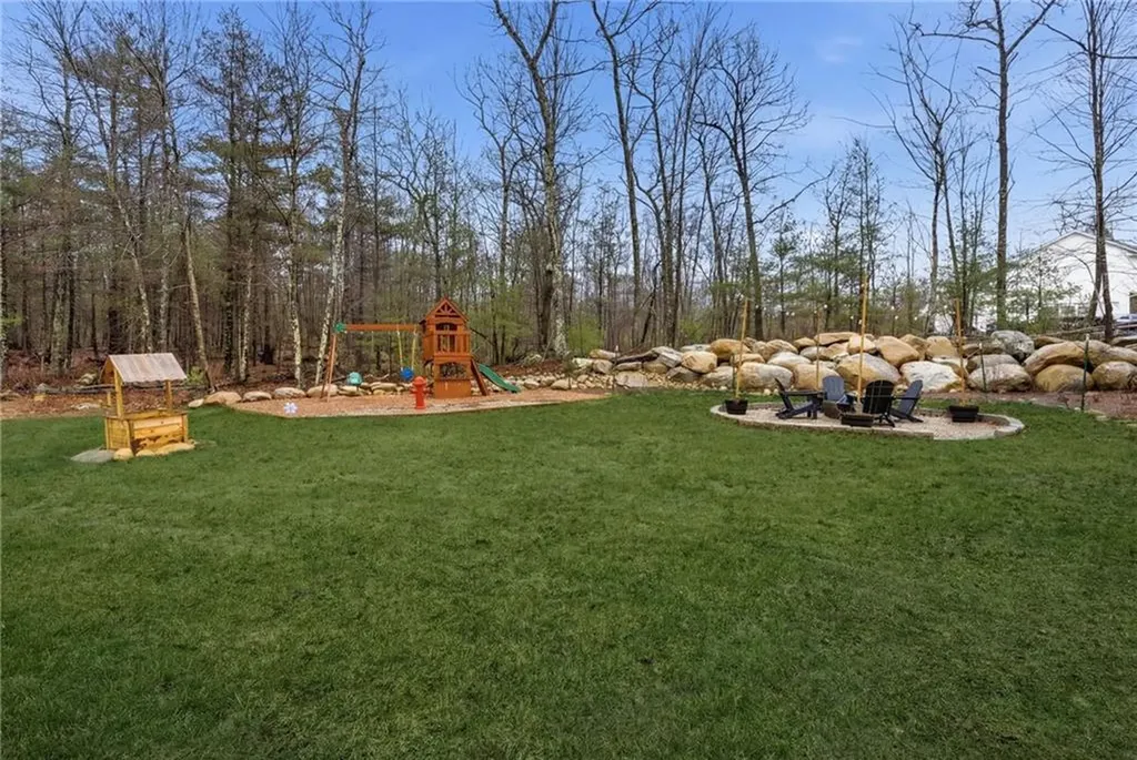 380 Ledge Road Coventry RI 02816