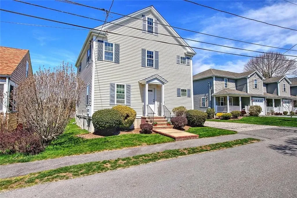31 Garfield Avenue Bristol RI 02809