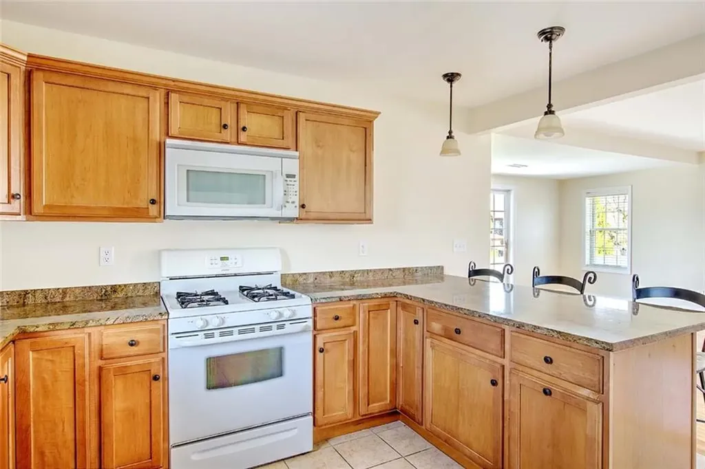 31 Garfield Avenue Bristol RI 02809