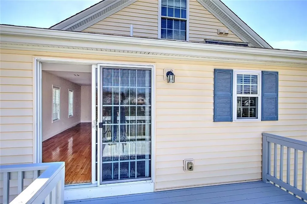 31 Garfield Avenue Bristol RI 02809