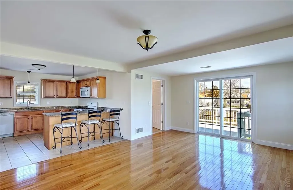 31 Garfield Avenue Bristol RI 02809