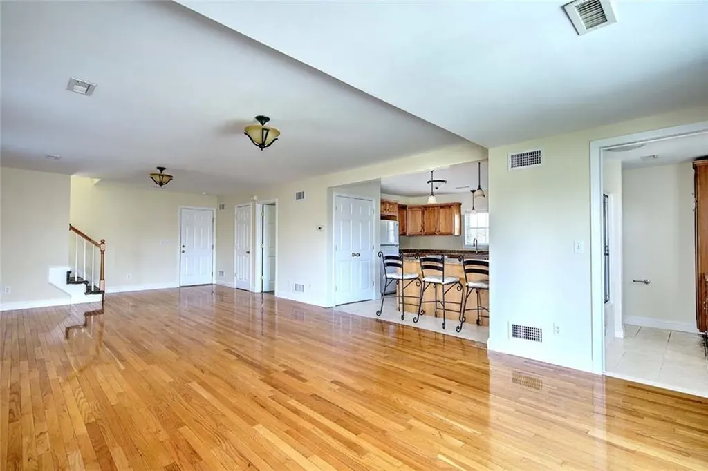 31 Garfield Avenue Bristol RI 02809