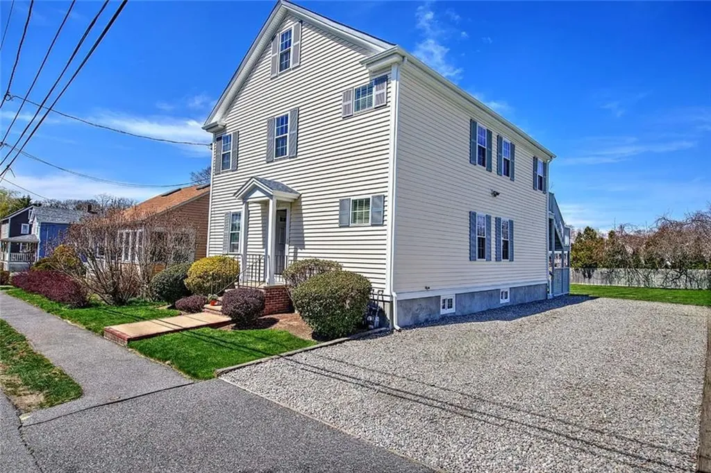 31 Garfield Avenue Bristol RI 02809