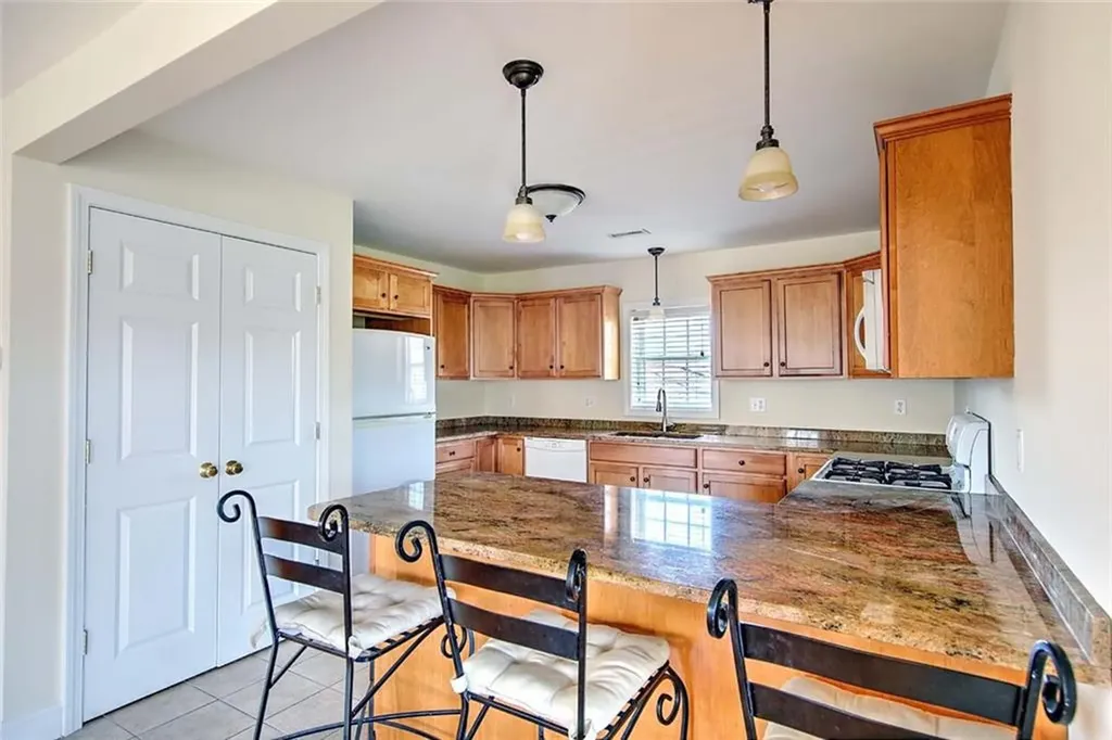 31 Garfield Avenue Bristol RI 02809