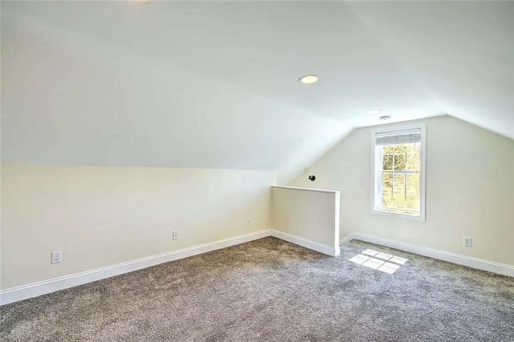 31 Garfield Avenue Bristol RI 02809