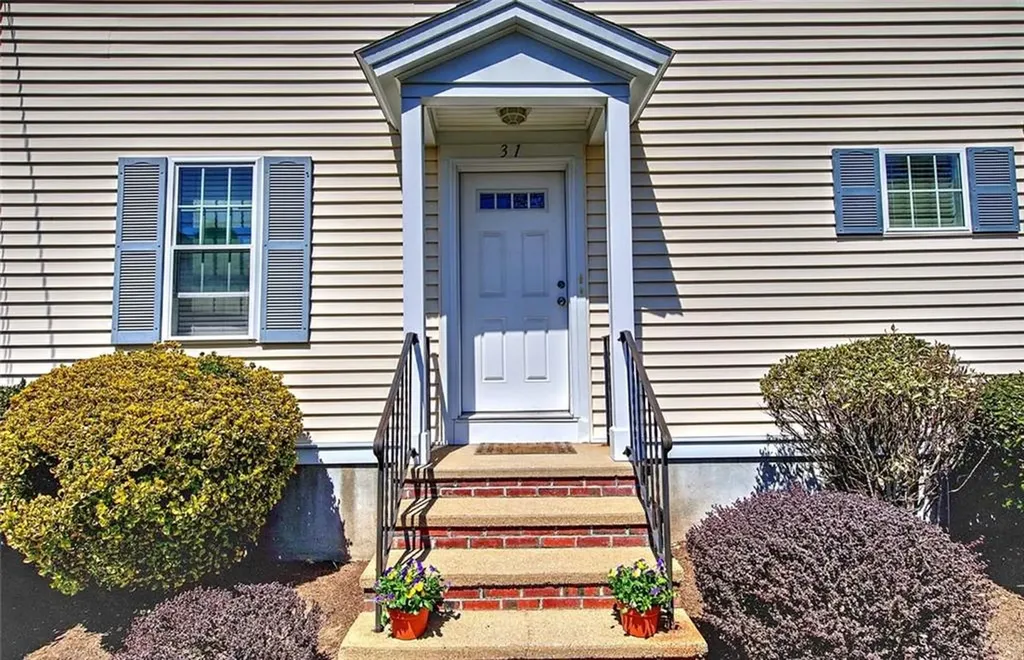 31 Garfield Avenue Bristol RI 02809