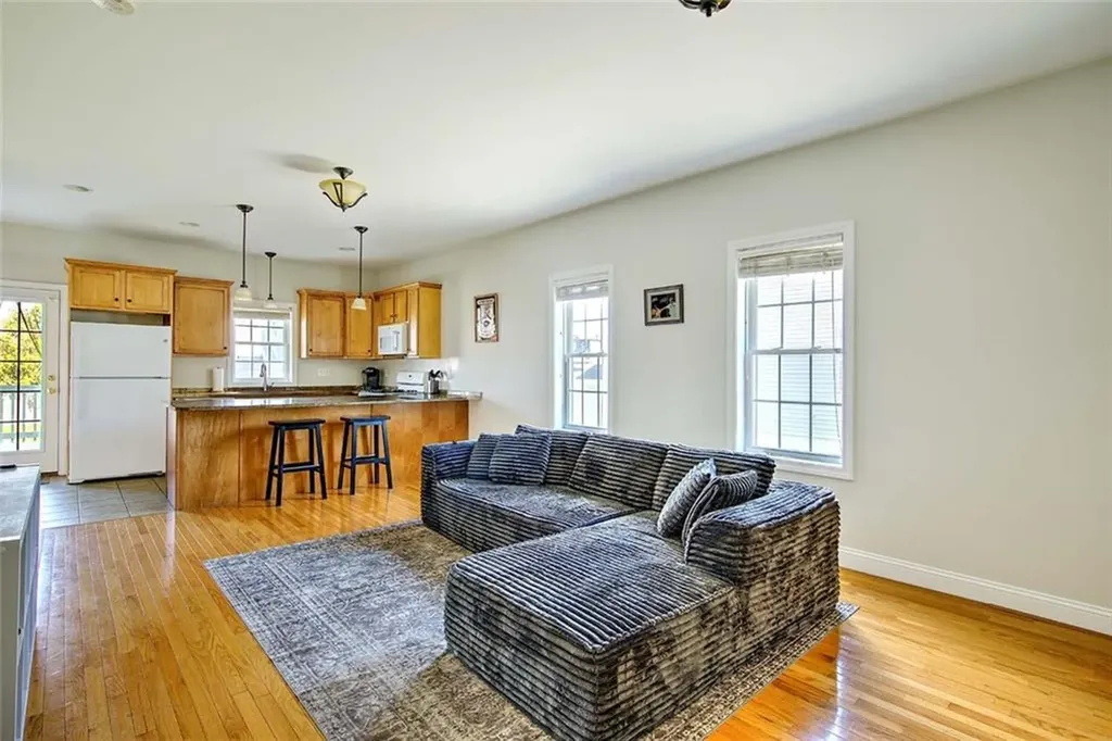 31 Garfield Avenue Bristol RI 02809