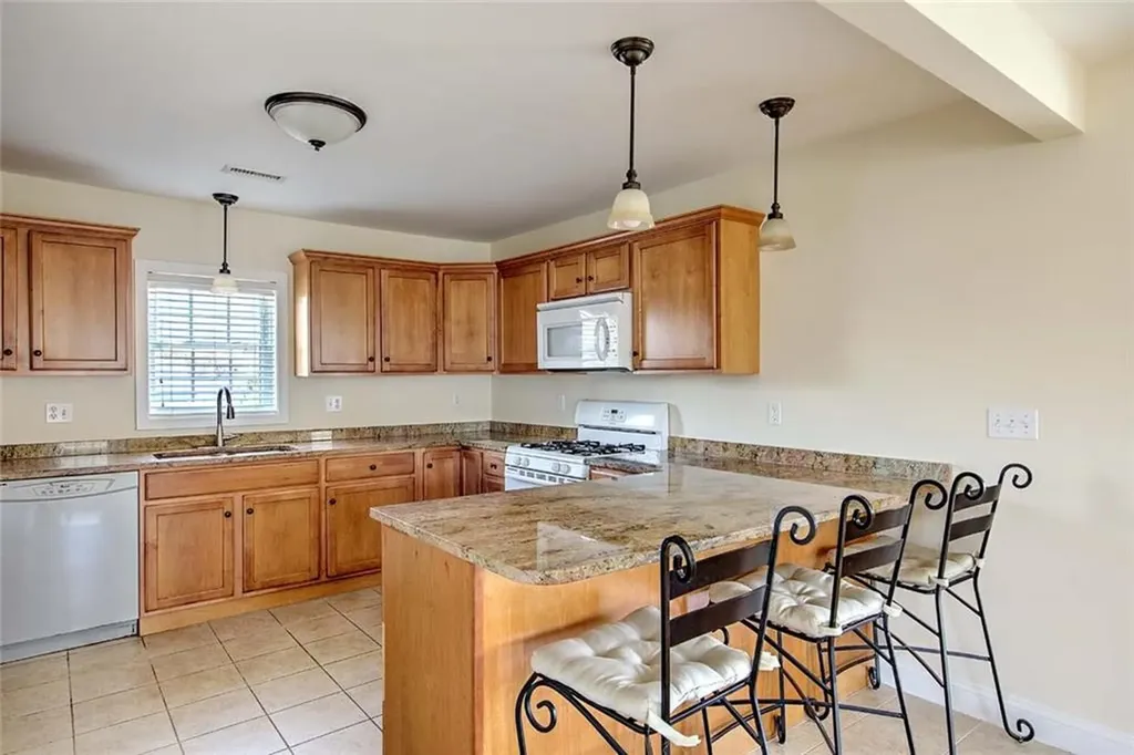 31 Garfield Avenue Bristol RI 02809