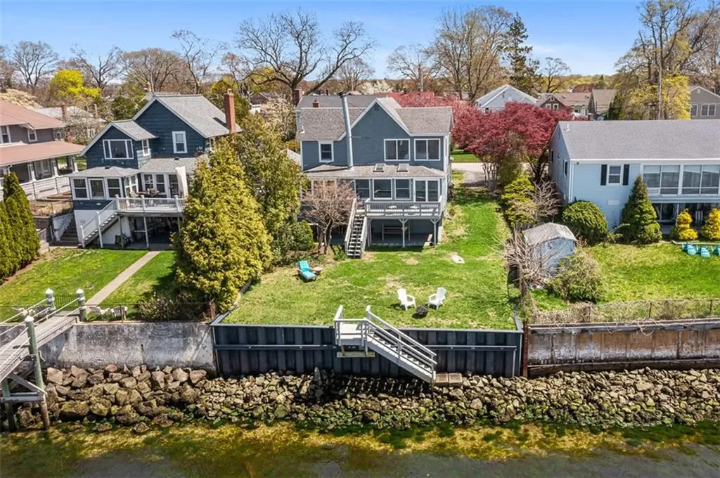233 Terrace Avenue East Providence RI 02915