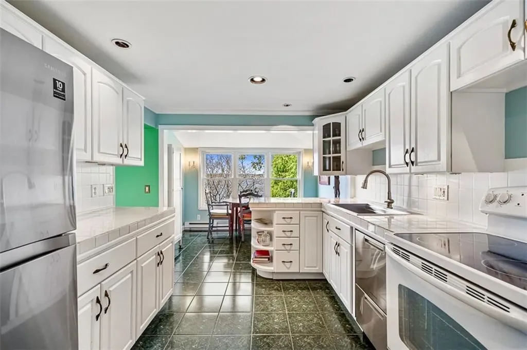 233 Terrace Avenue East Providence RI 02915