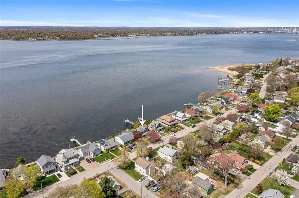 233 Terrace Avenue East Providence RI 02915