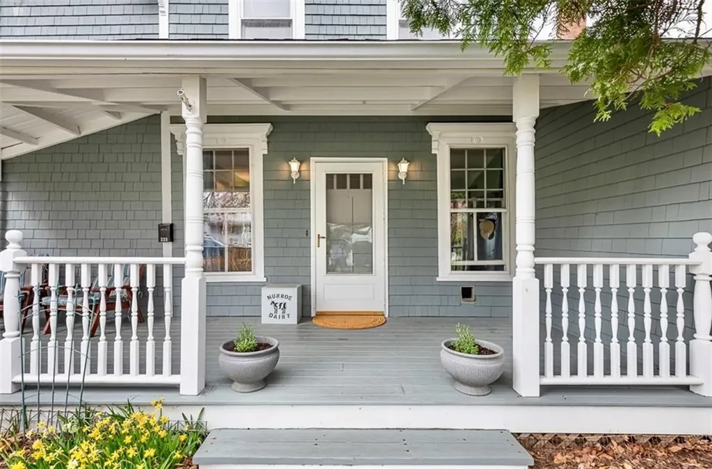 233 Terrace Avenue East Providence RI 02915