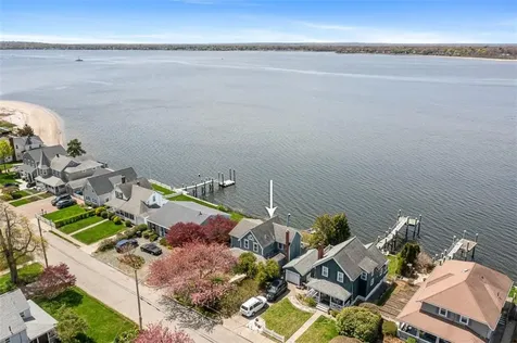 233 Terrace Avenue East Providence RI 02915