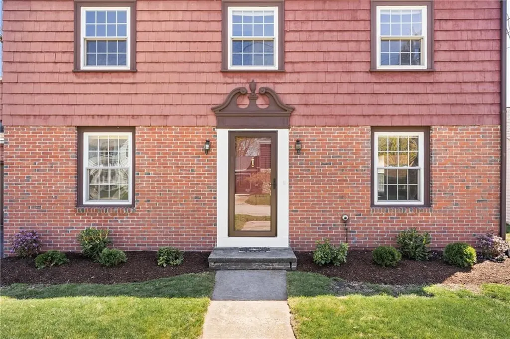 18 Huntington Drive East Providence RI 02916