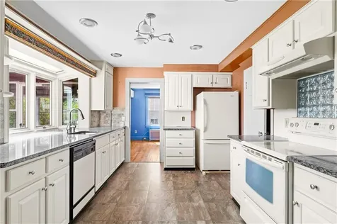 18 Huntington Drive East Providence RI 02916