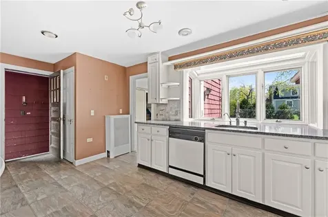 18 Huntington Drive East Providence RI 02916