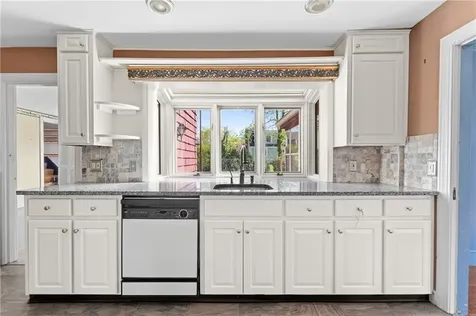 18 Huntington Drive East Providence RI 02916