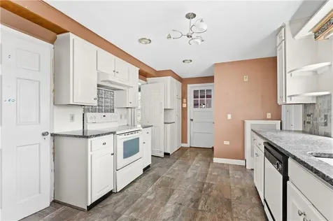 18 Huntington Drive East Providence RI 02916