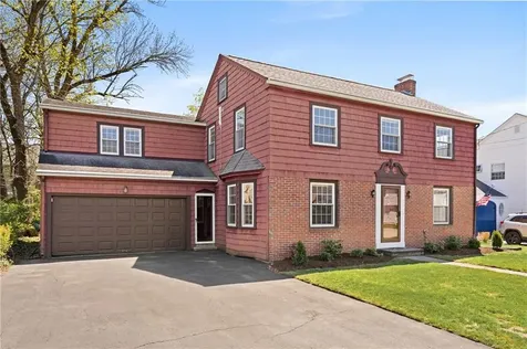 18 Huntington Drive East Providence RI 02916