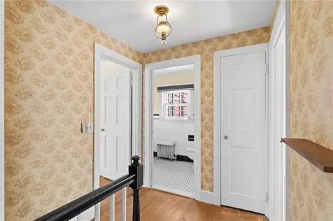 18 Huntington Drive East Providence RI 02916