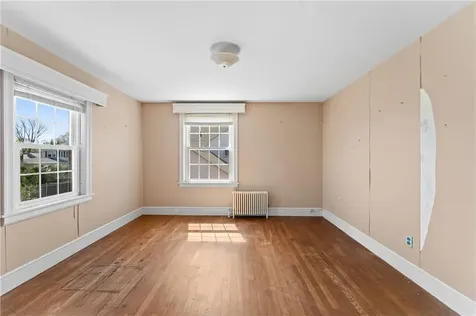 18 Huntington Drive East Providence RI 02916