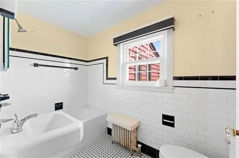 18 Huntington Drive East Providence RI 02916