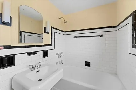 18 Huntington Drive East Providence RI 02916