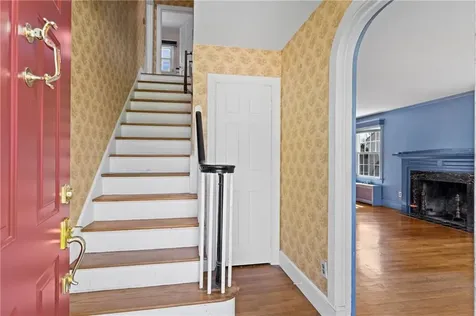 18 Huntington Drive East Providence RI 02916