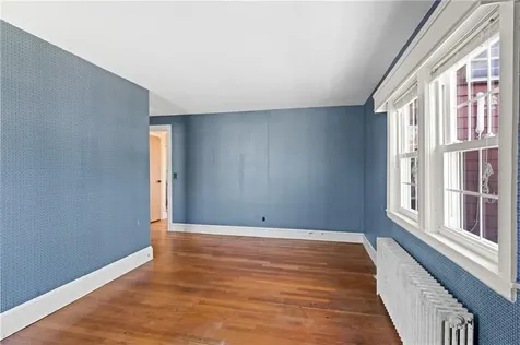 18 Huntington Drive East Providence RI 02916