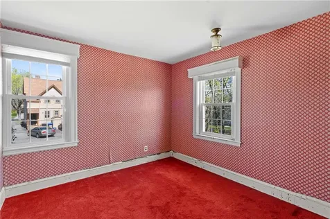 18 Huntington Drive East Providence RI 02916