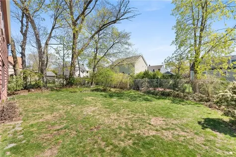 18 Huntington Drive East Providence RI 02916