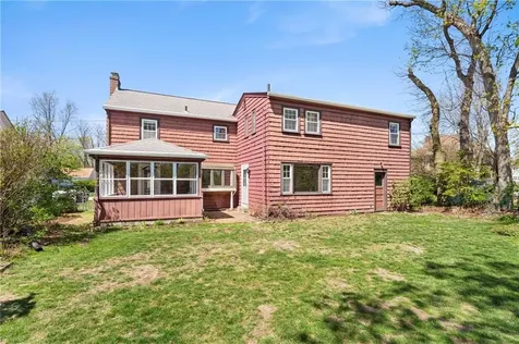 18 Huntington Drive East Providence RI 02916
