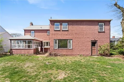 18 Huntington Drive East Providence RI 02916