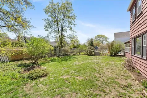 18 Huntington Drive East Providence RI 02916