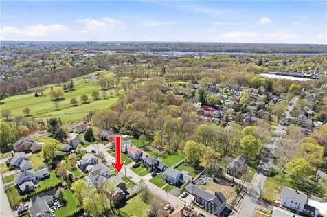 18 Huntington Drive East Providence RI 02916