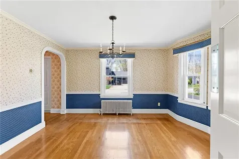 18 Huntington Drive East Providence RI 02916
