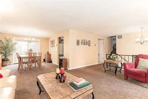 72 Janet Court Warwick RI 02886