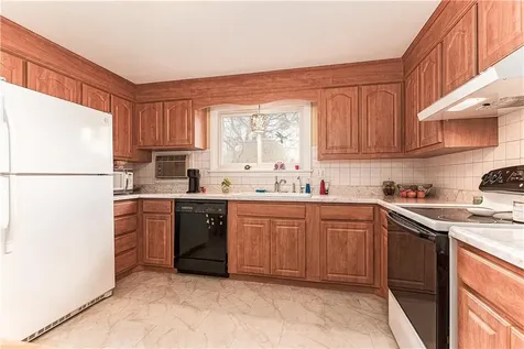 72 Janet Court Warwick RI 02886