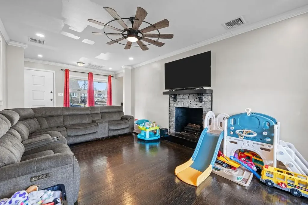 19 South Long Street Johnston RI 02919