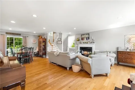 14 Evelyn Way Seekonk MA 02771
